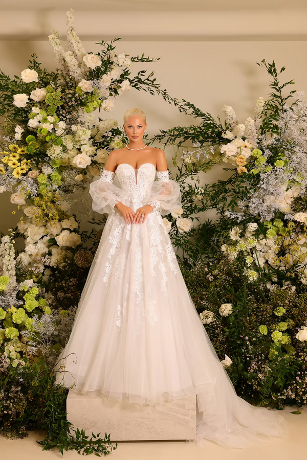 Rosa Clará Wedding Dress – Vesiree Model with Tulle Sleeves and Floral Lace