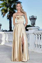 Vestido de novia dorado con escote corazón y abertura lateral, ideal para bodas y XV años