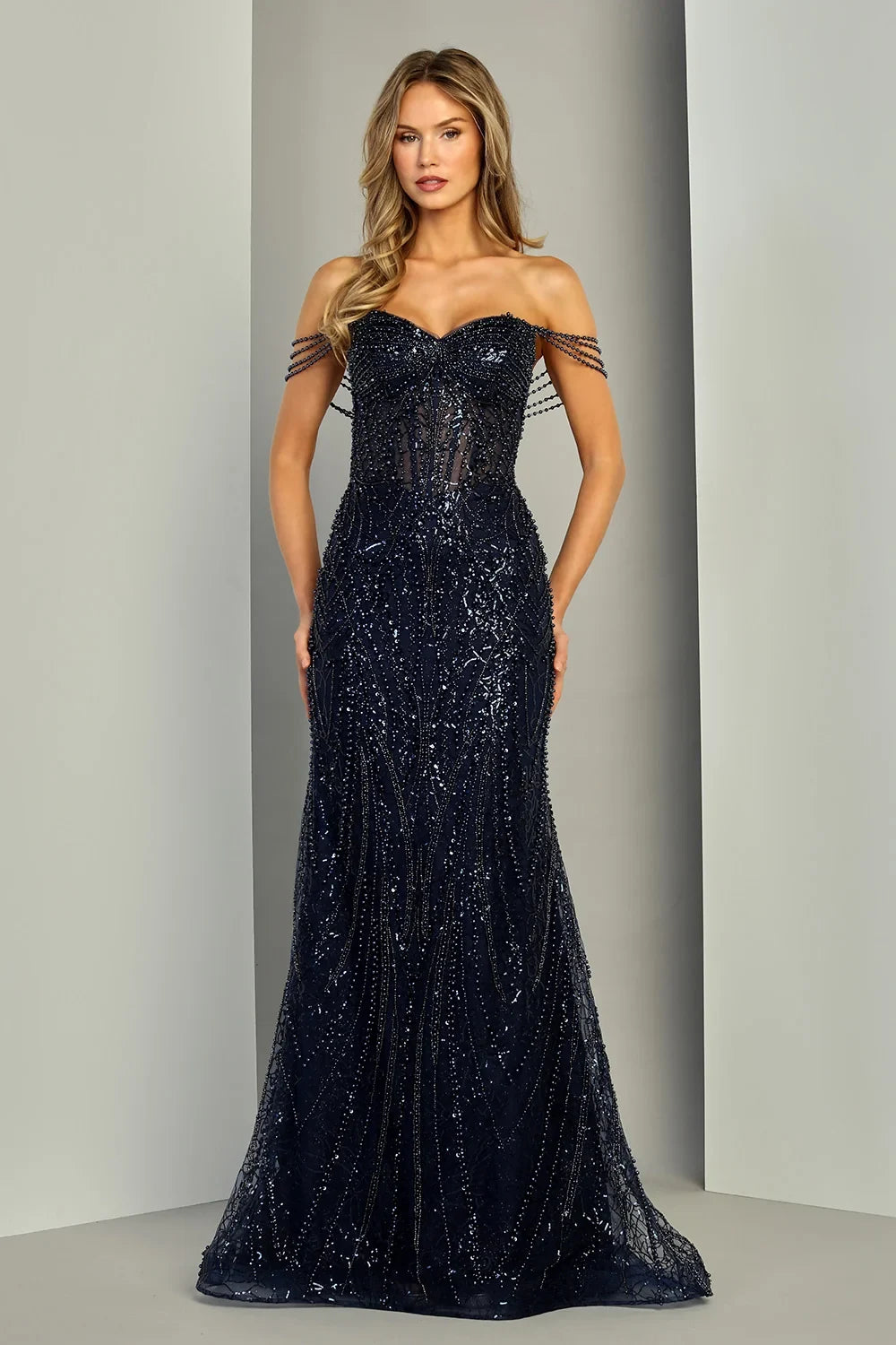 Vestido de gala ajustado azul marino con corsé y pedrería de Adora Design