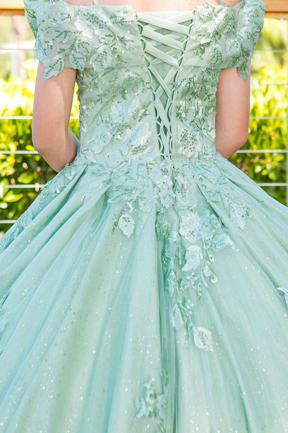 Vestido de Niña y Mini Quinceañera con Flores 3D y Hombros Descubiertos - Cinderella Couture 8045