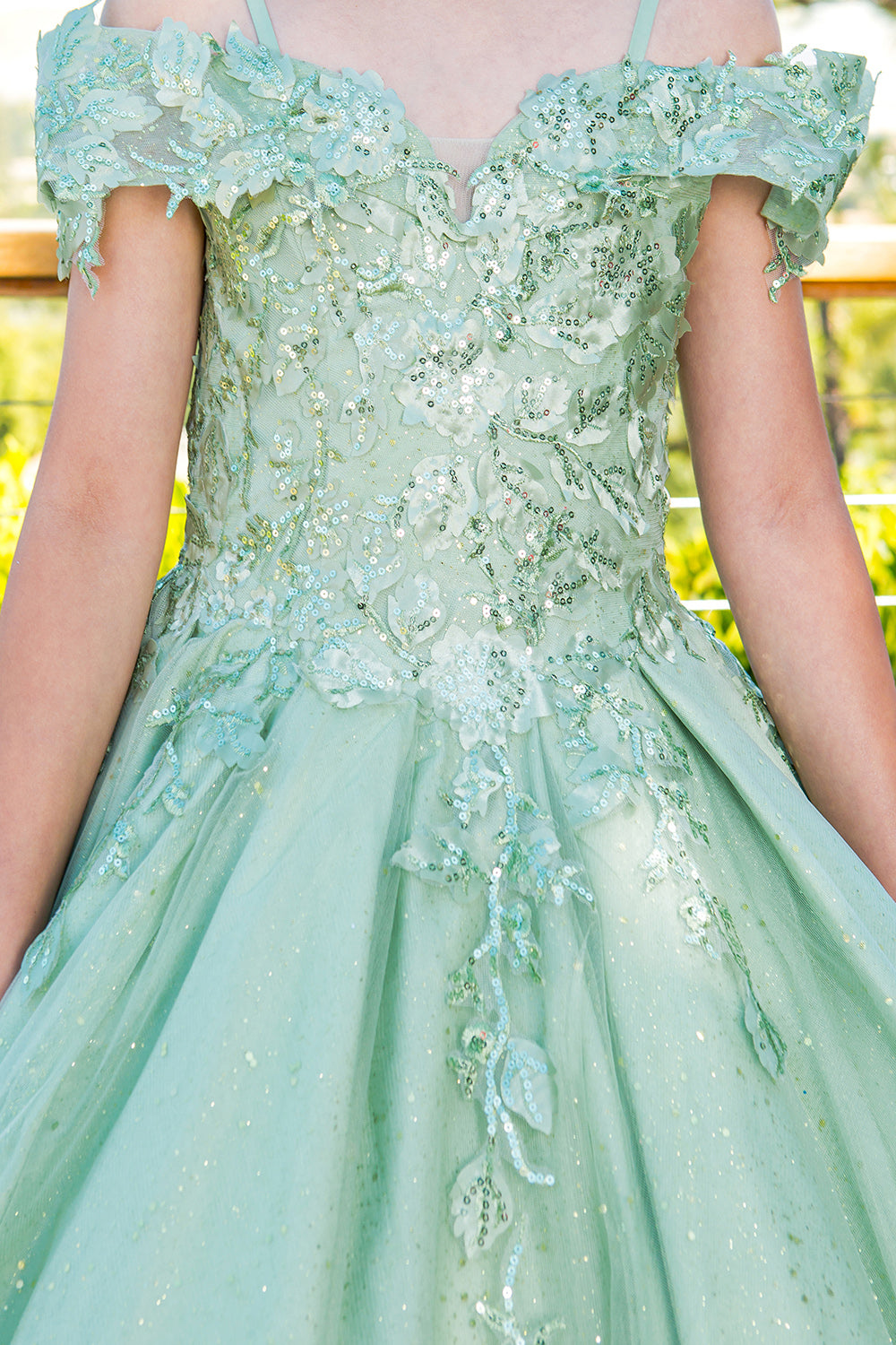 Vestido de Niña y Mini Quinceañera con Flores 3D y Hombros Descubiertos - Cinderella Couture 8045