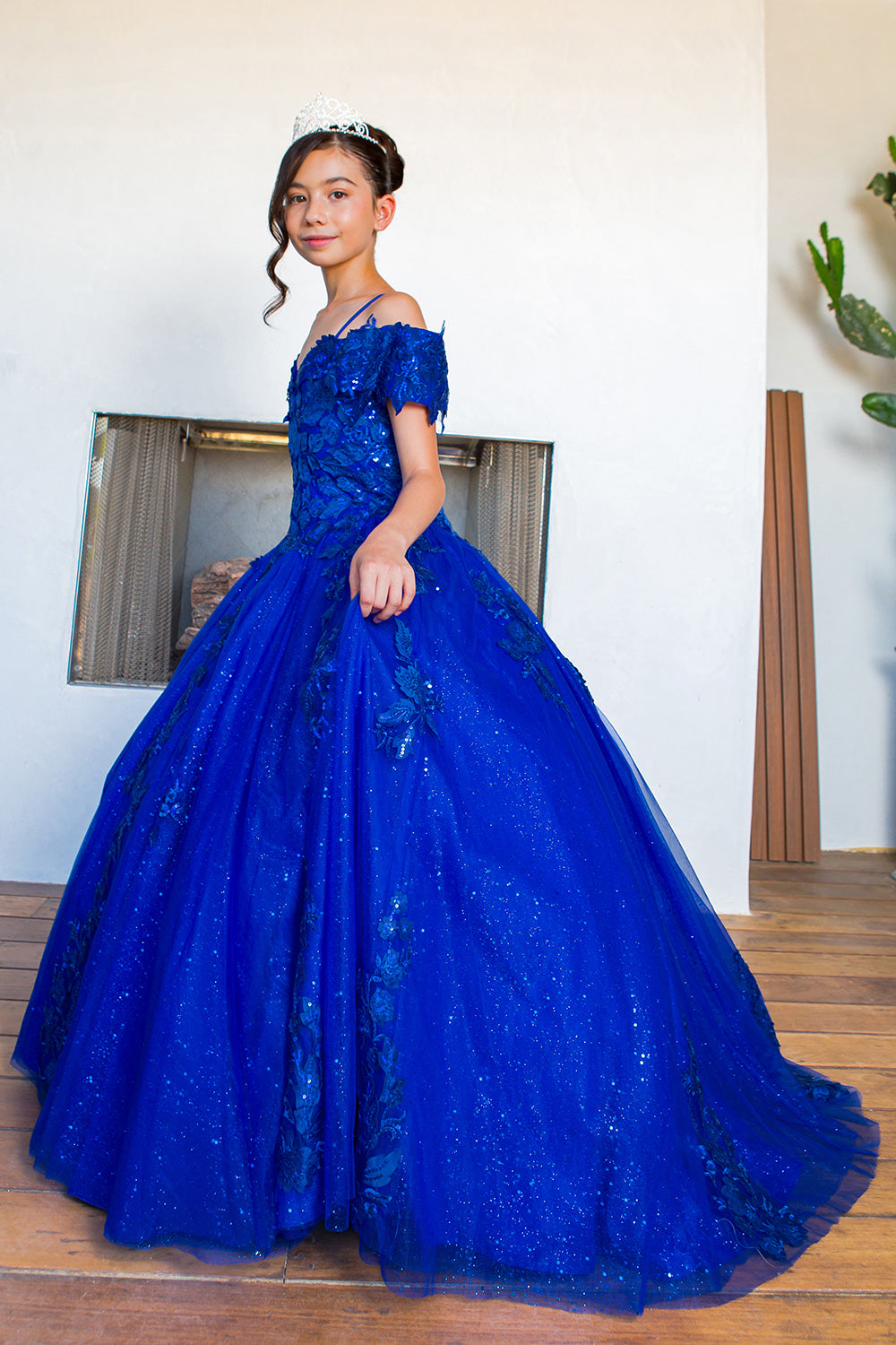 Vestido de Niña y Mini Quinceañera con Flores 3D y Hombros Descubiertos - Cinderella Couture 8045