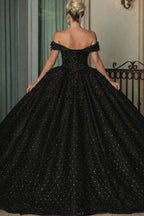 Vestido de gala negro escotado con brillo y falda amplia para XV años o fiestas elegantes