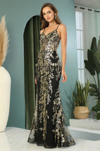 Vestido de noche largo negro con bordado dorado elegante, ideal para fiesta o evento formal