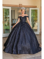 Vestido de XV años negro con flores 3D, escote corazón y tiara, ideal para fiestas elegantes y bodas