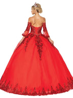 Vestido de XV años rojo con bordados y corona, falda amplia y hombros descubiertos