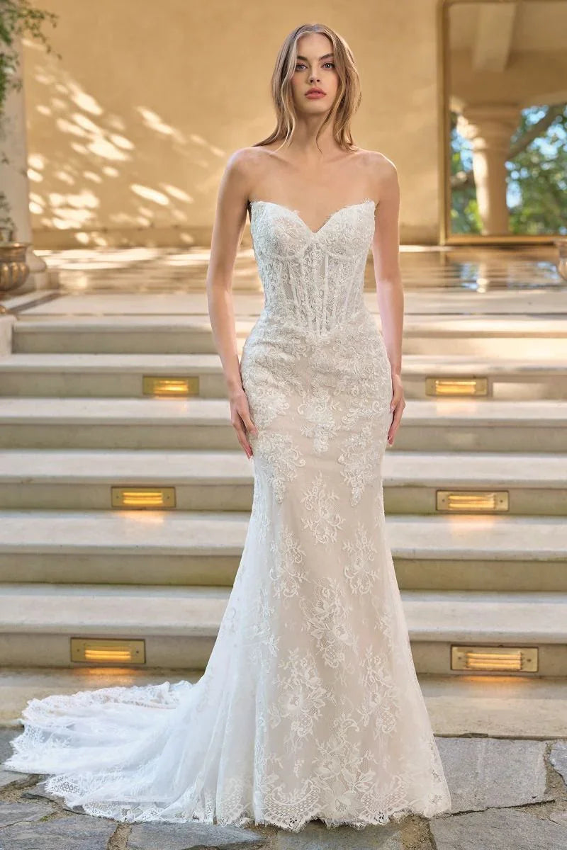 Vestido de novia elegante corte sirena con encaje floral y escote corazón, perfecto para bodas