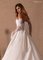 Vestido de novia blanco con manga larga de encaje floral y lazo grande en la espalda