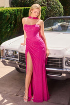 Vestido largo rosa fucsia con brillos y escote halter, ideal para XV años o fiestas elegantes