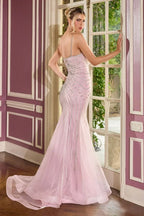 Vestido de quinceañera rosa palo con lentejuelas y cola, ideal para XV años o bodas