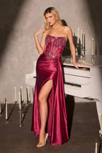Vestido largo fucsia con brillos y escote strapless, ideal para XV años o fiestas elegantes