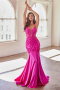 Vestido de fiesta rosa fucsia con encaje y cola sirena, ideal para XV años o bodas