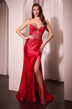 Vestido rojo largo de fiesta con escote corazón y abertura lateral, ideal para XV años o boda