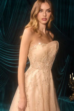 Vestido de novia con detalles brillantes y escote corazón, ideal para boda o XV años