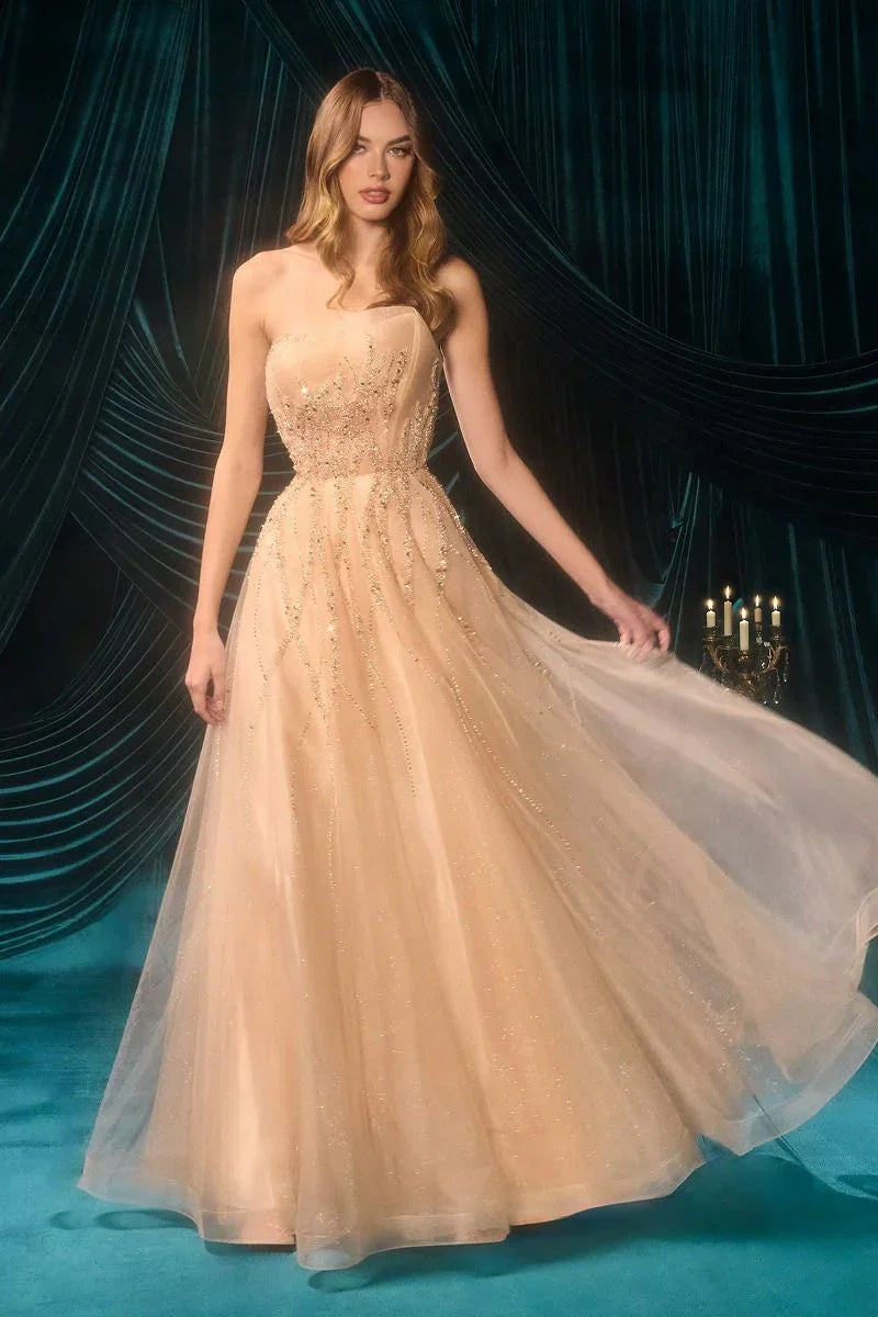 Vestido de novia con detalles bordados y falda de tul, ideal para bodas o XV años