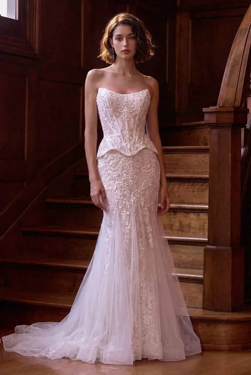 Vestido de novia ajustado con corset strapless y encaje de Cinderella Divine