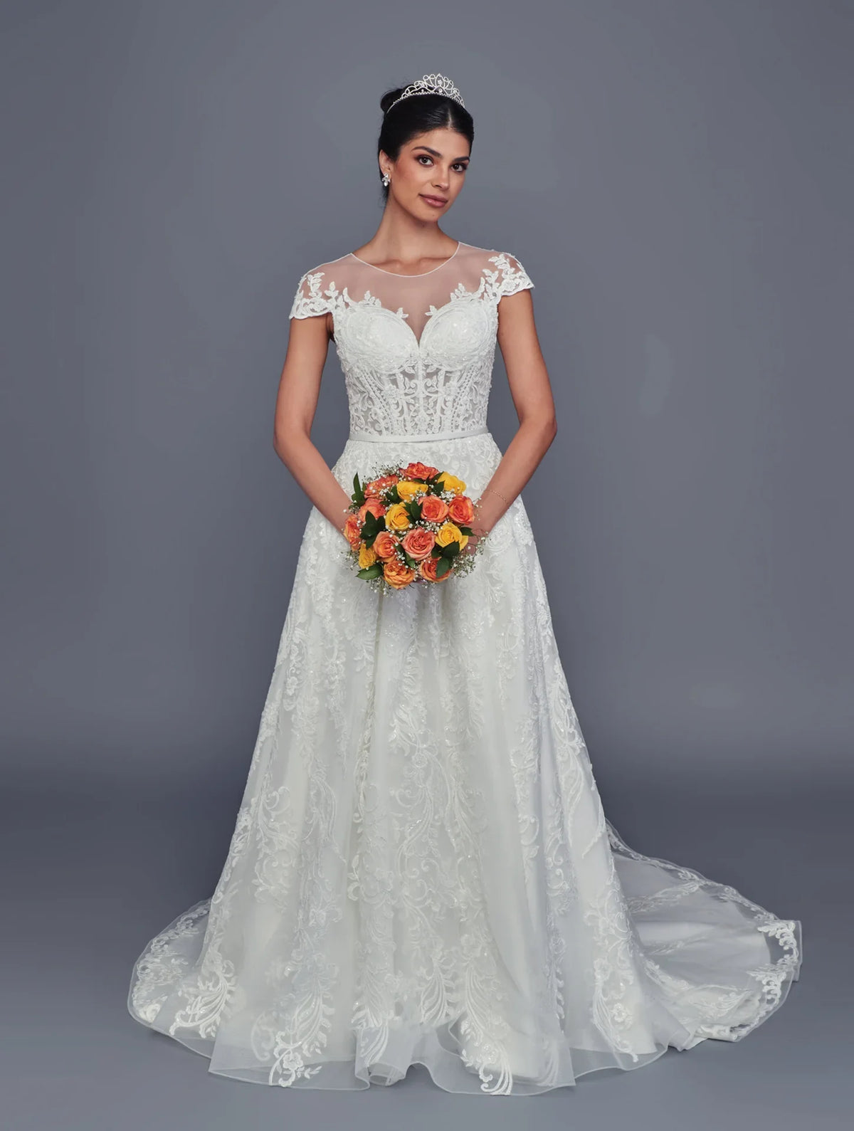 Vestido de novia DeKlaire Bridal corte línea A con escote ilusión y manga corta