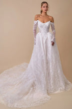Vestido de novia Andrea & Leo Couture de encaje blanco con mangas largas y falda amplia.