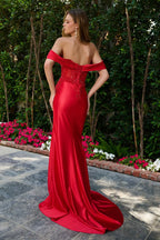 Vestido de fiesta rojo ajustado con hombros descubiertos de GLS Collective