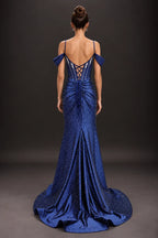 Vista trasera de vestido de fiesta azul real de Dancing Queen con pedrería y espalda corsé.