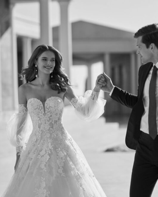 Vestido de Novia Rosa Clará – Modelo Vesiree con Mangas de Tul y Encaje Floral