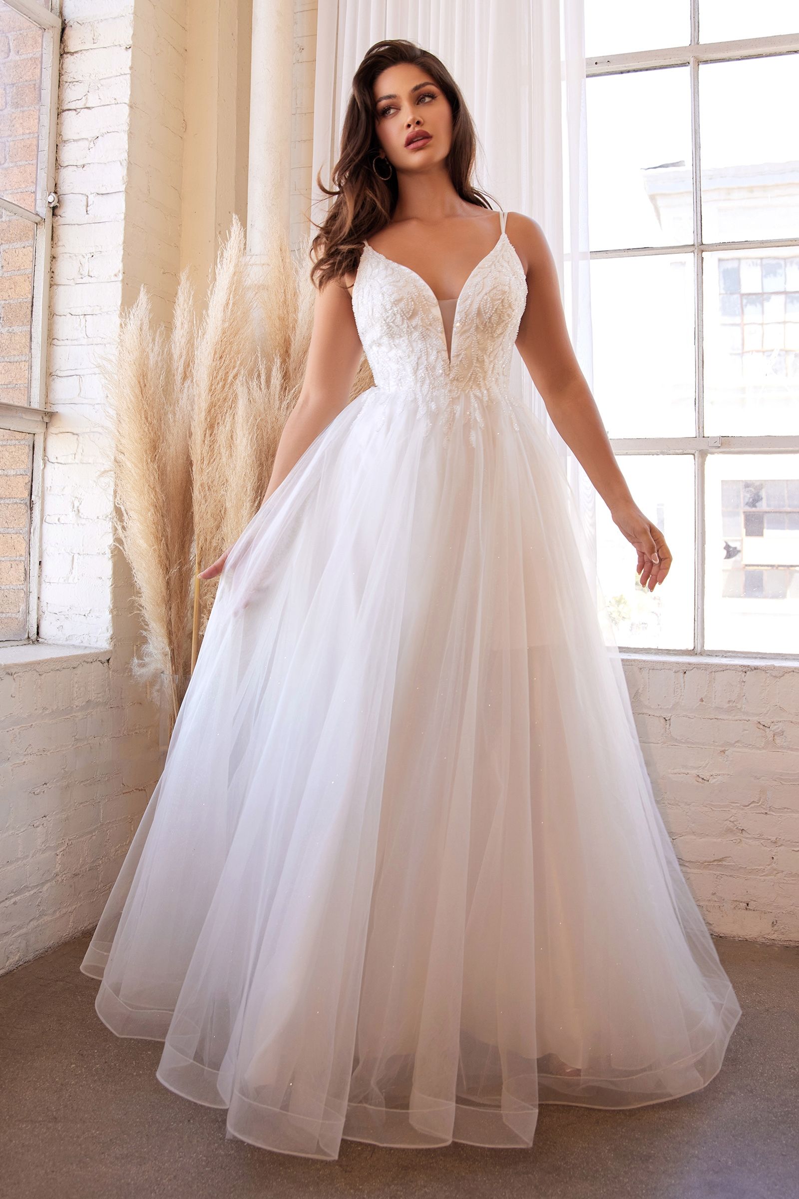 Vestido de Novia CD0154W – Corte Romántico con Tul en Capas y Escote en V