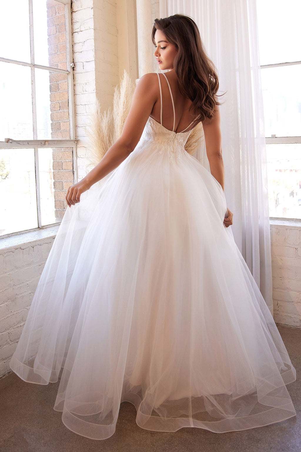 Vestido de Novia CD0154W – Corte Romántico con Tul en Capas y Escote en V