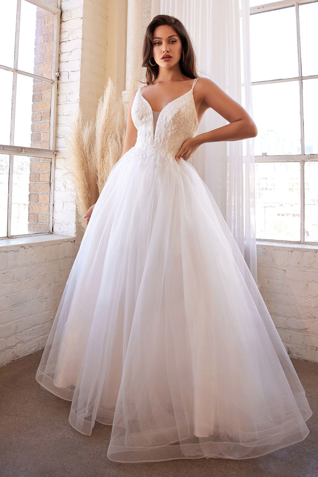 Vestido de Novia CD0154W – Corte Romántico con Tul en Capas y Escote en V