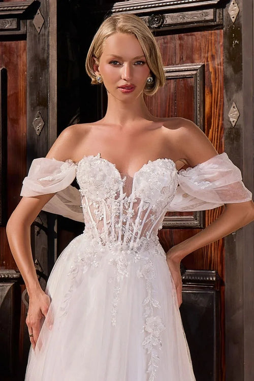 Vestido de novia blanco con hombros descubiertos y detalles de encaje, ideal para boda o XV años