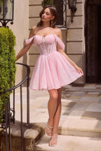 Vestido Corto Damas de XV con Hombros Descubiertos y Brillo - Ladivine CJ420