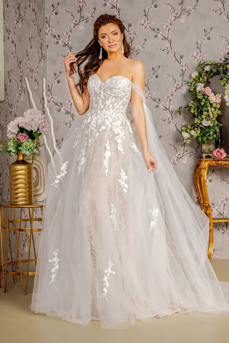 Vestido de novia blanco con encaje floral y capa, ideal para boda o XV años, elegante y romántico