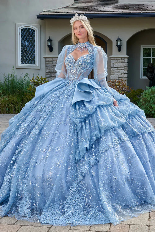 Vestido de XV años azul cielo con encaje, cristales y capa, ideal para fiestas especiales y bodas