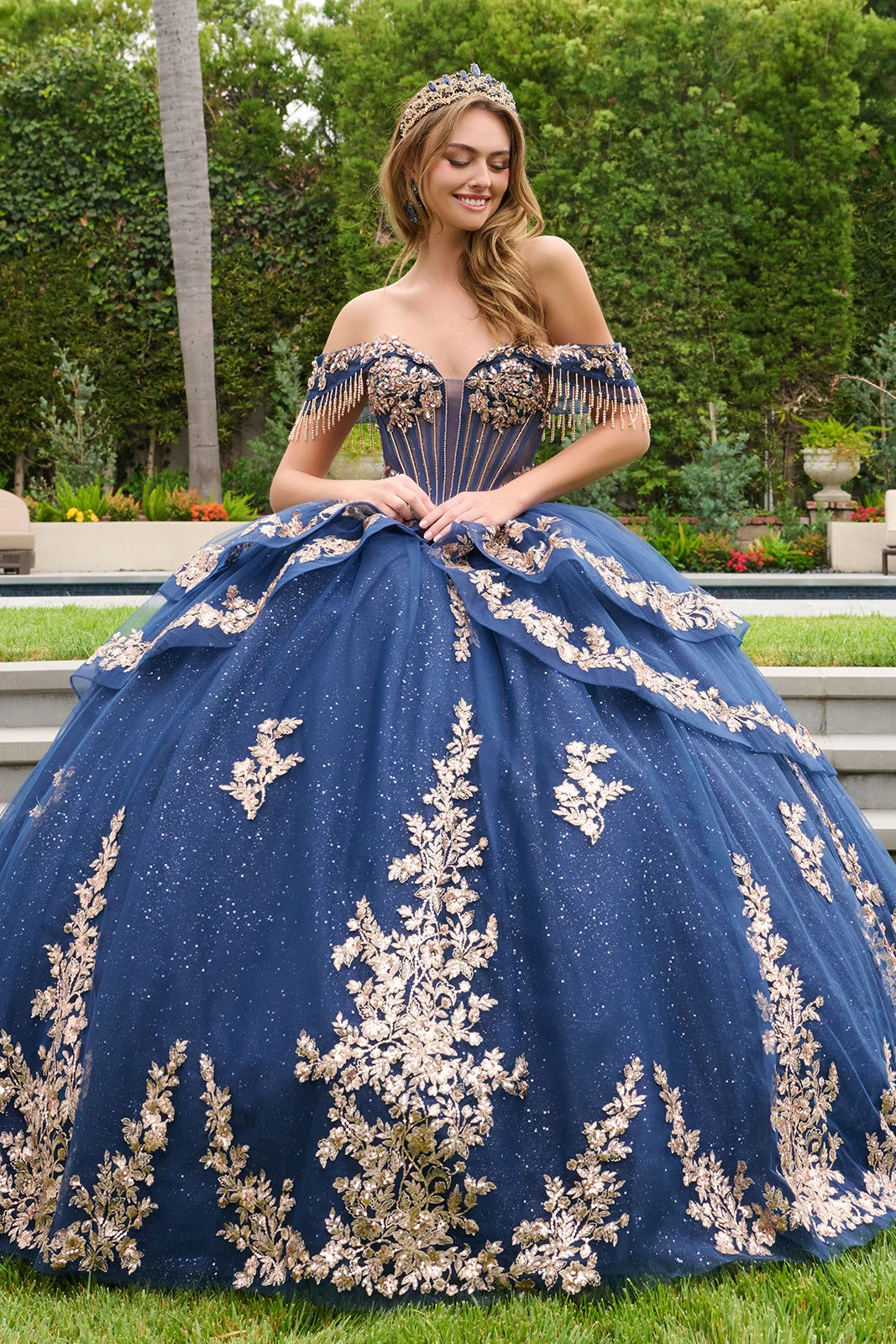 Vestido de Quinceañera con Corsé, Bordados y Cauda - GLS by Elizabeth K GL3857
