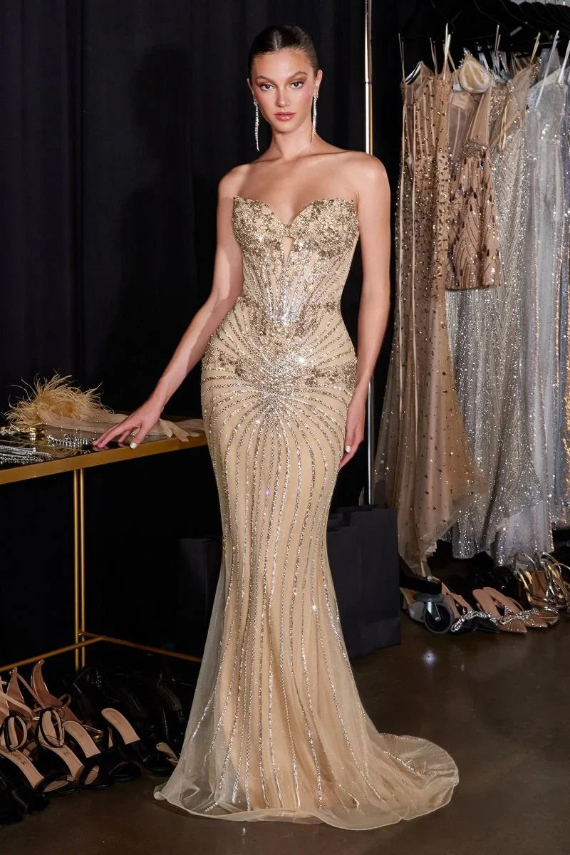 Vestido de novia dorado con lentejuelas y escote corazón, ideal para XV años o boda elegante