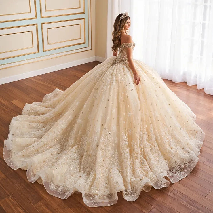 Vestido de Quinceañera con Flores 3D, Corsé y Capa - Princesa by Ariana Vara PR30177