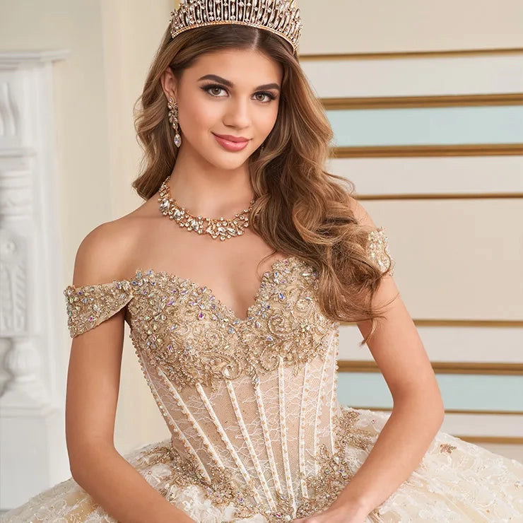 Vestido de Quinceañera con Flores 3D, Corsé y Capa - Princesa by Ariana Vara PR30177