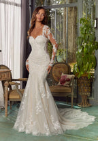 Vestido de novia blanco corte sirena con encaje floral y mangas largas