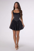 Vestido Corto Con Olanes - Amoris T735