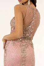 Vestido largo de fiesta rosa con pedrería y transparencias en la espalda, ideal para XV años.